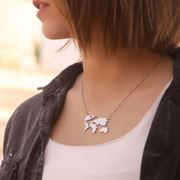 تصویر گردنبند استیل نقشه جهان