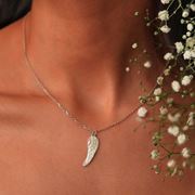 تصویر آویز نقره تک بال فرشته